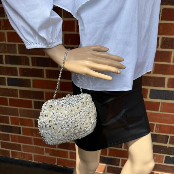 Vintage Handmade Silver Beaded Evening Bag Clutch Kiss Lock with Optional Chain - Picture 11 of 11